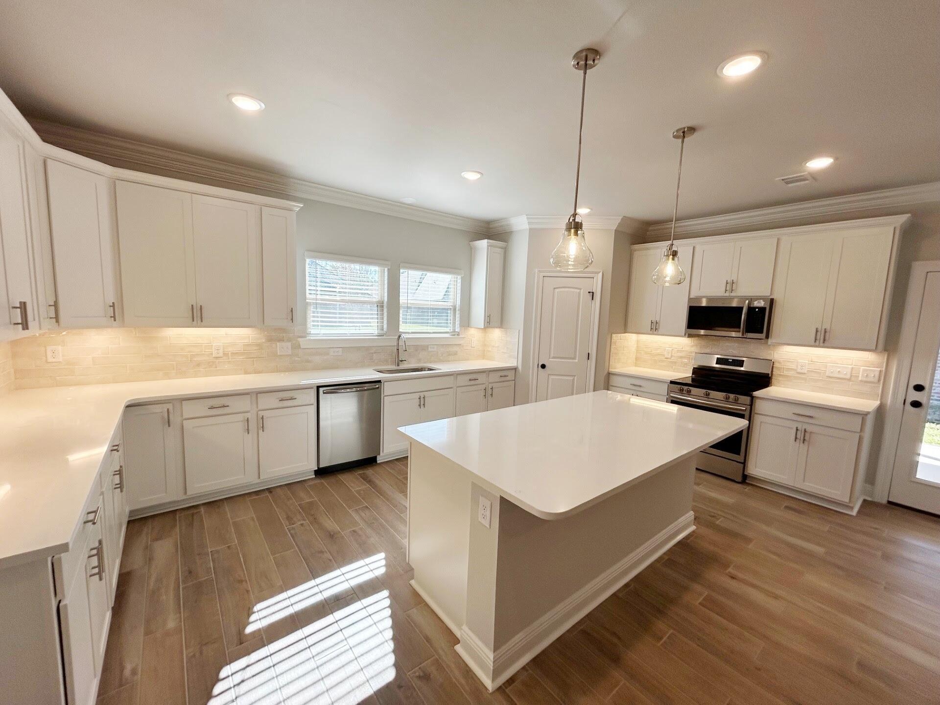 Property Photo: 242 W Tweet Street FL 32439