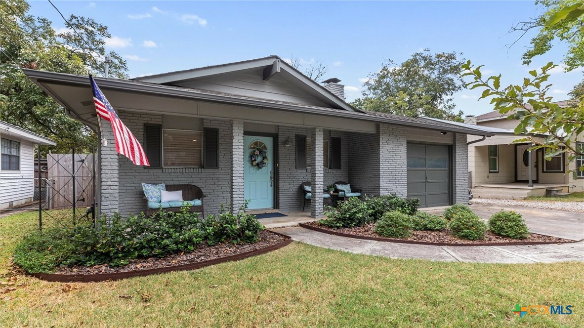 Property Photo:  955 N Liberty Avenue  TX 78130 