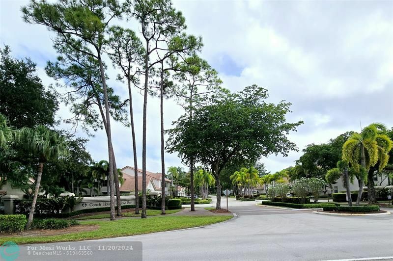 Property Photo:  5771 Coach House Cir E  FL 33486 