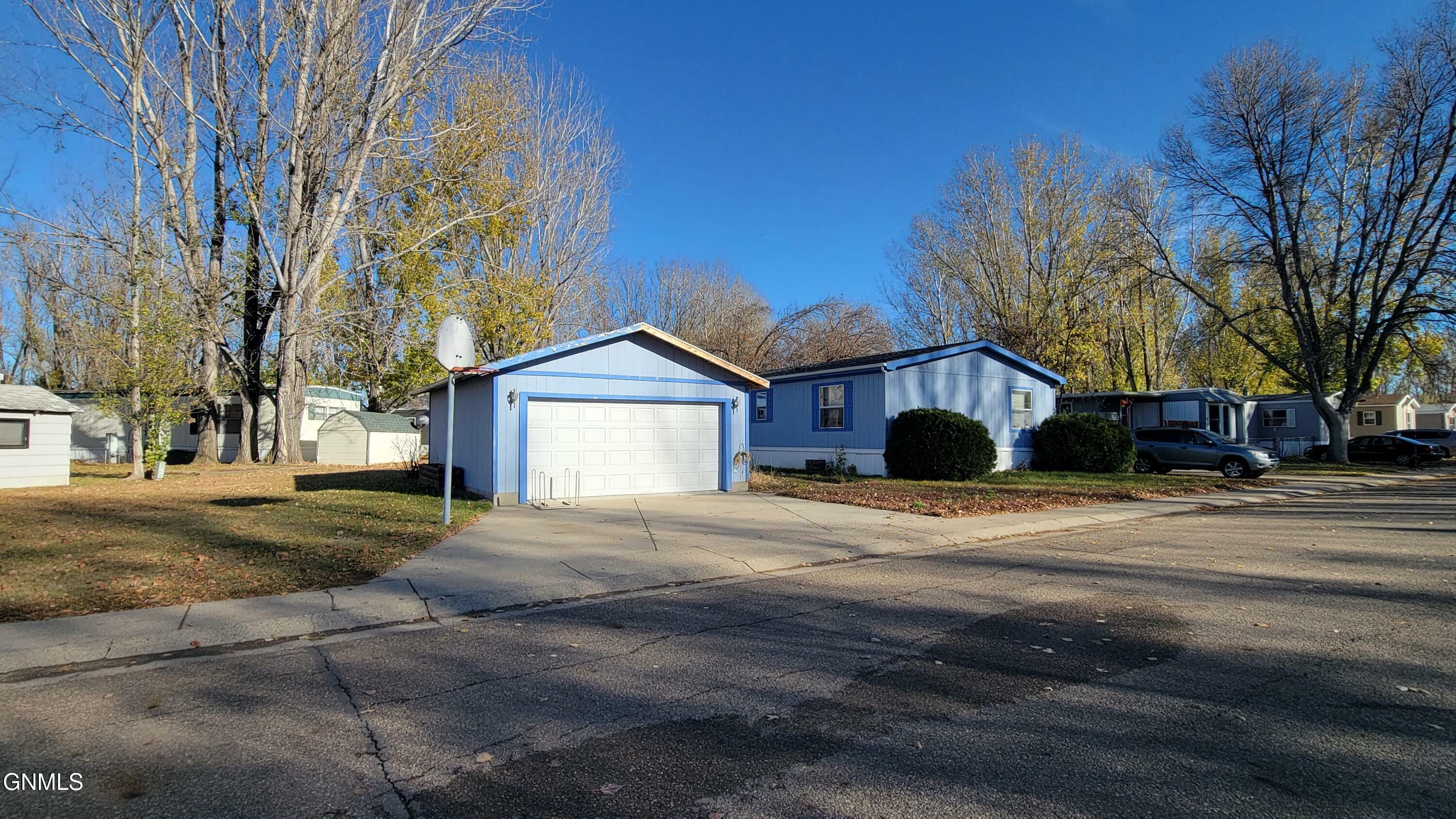 Property Photo:  617 Dover Drive  ND 58504 