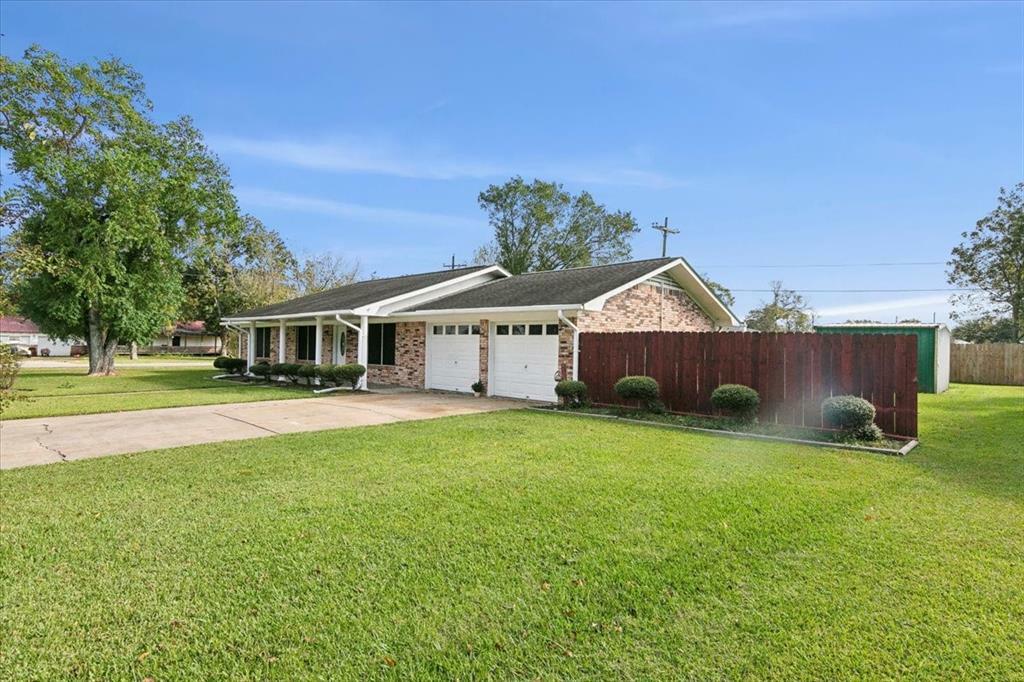 Property Photo:  2911 Kelly Street  TX 77630 