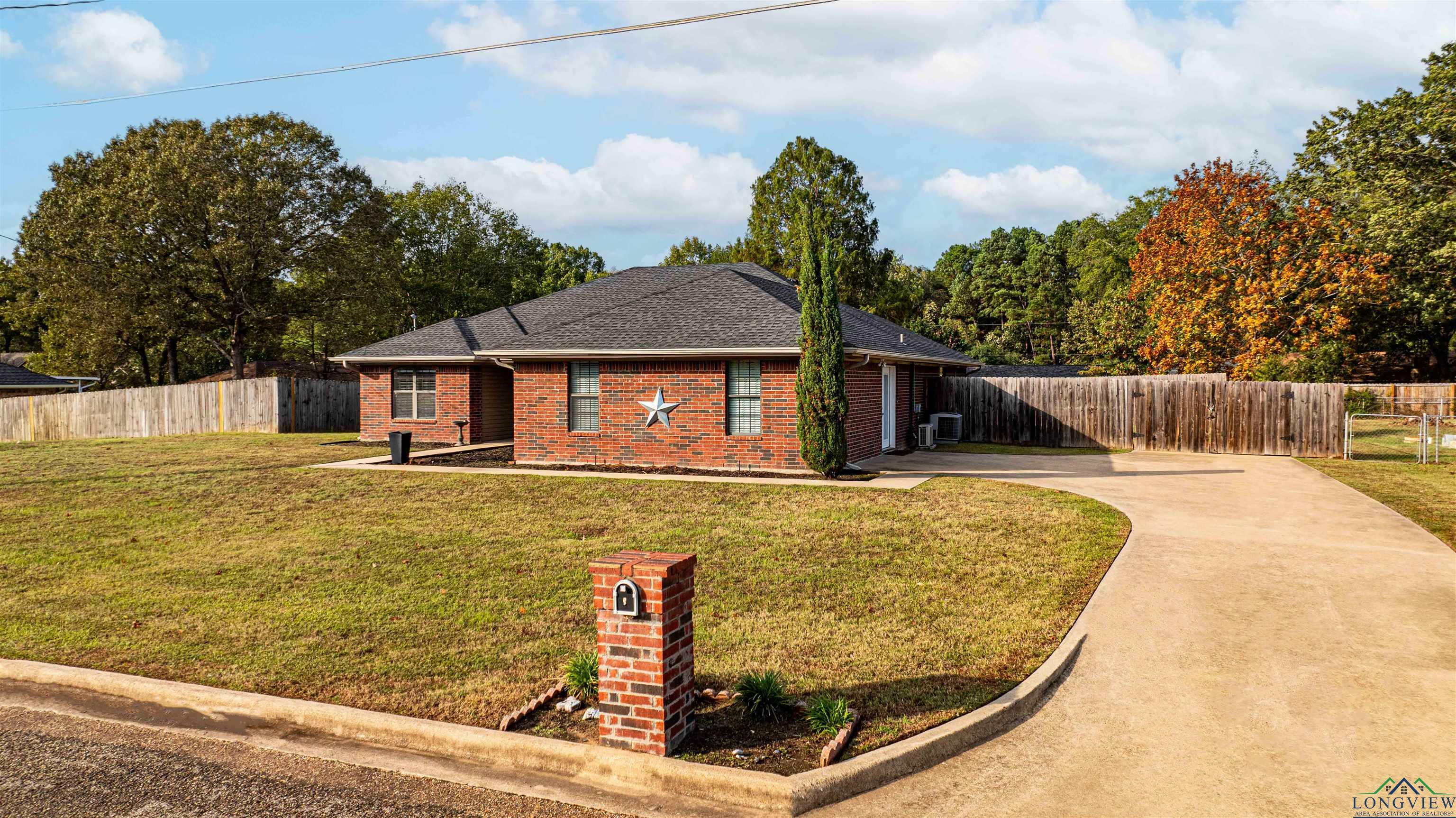 Property Photo:  1205 Creekwood Ln.  TX 75602 