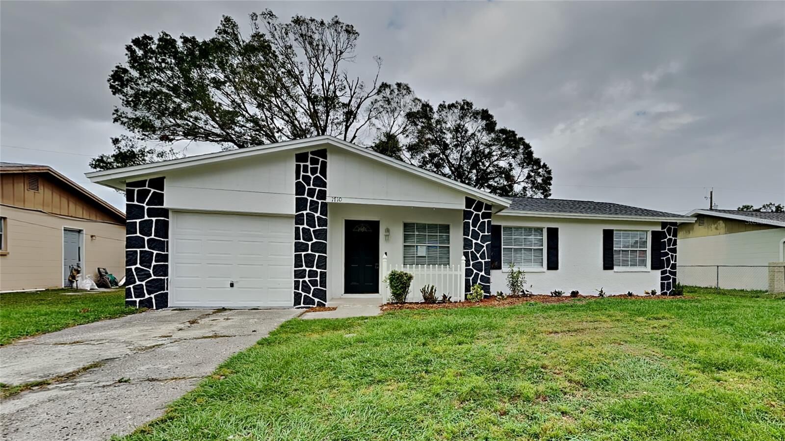 Property Photo:  1710 Hartley Road  FL 33619 