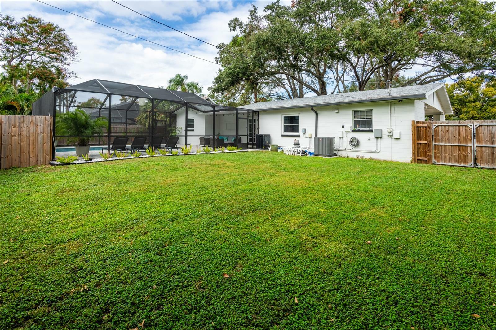 Property Photo:  4110 W Euclid Avenue  FL 33629 