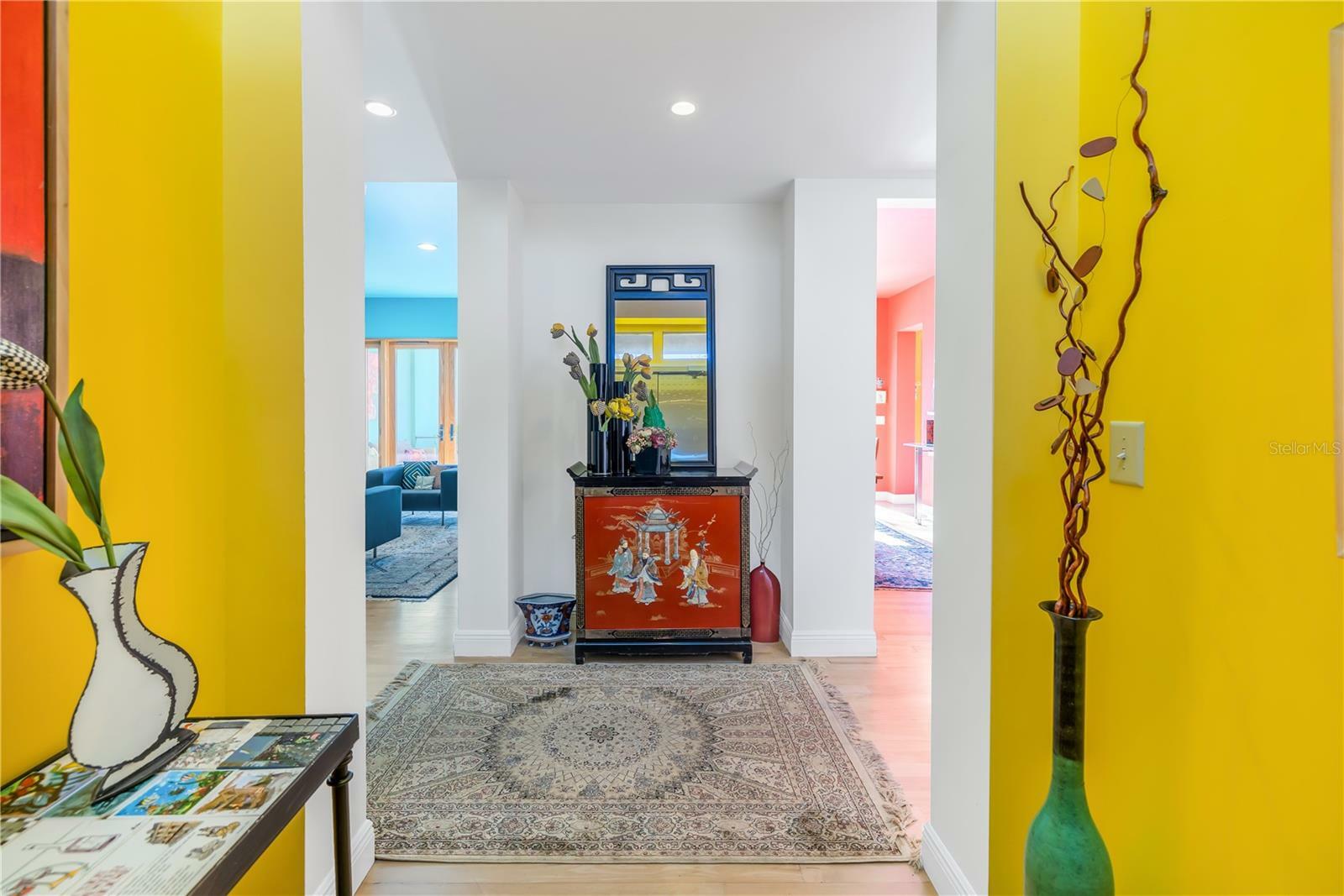 Property Photo: 838 Monterey Boulevard NE FL 33704