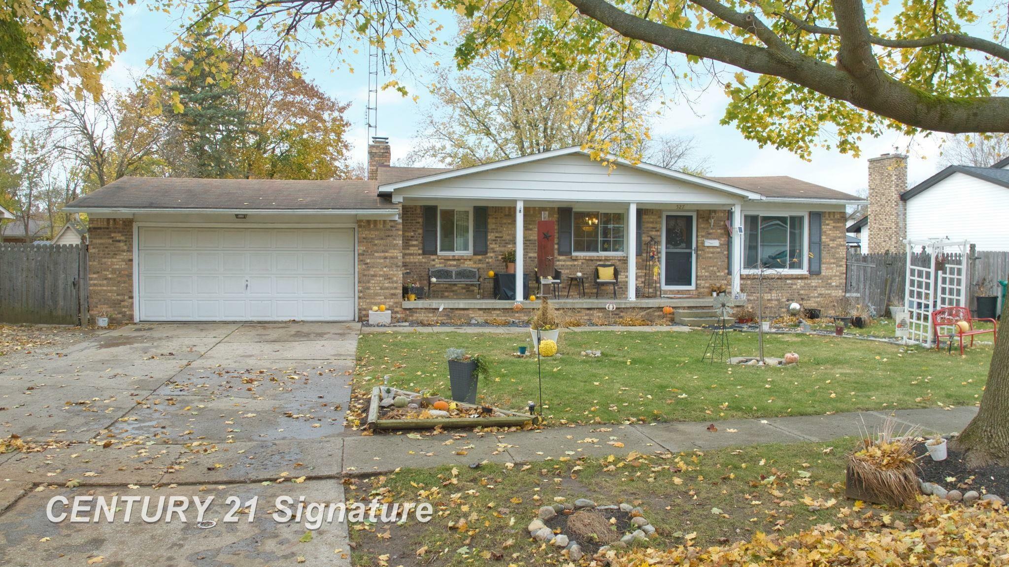 Property Photo:  527 Leland Street  MI 48433 