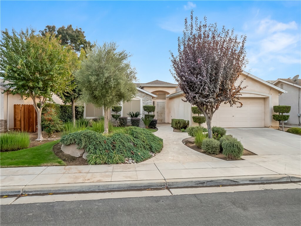 Property Photo:  5659 W Carmen Avenue  CA 93722 