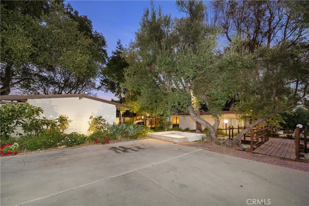 Property Photo:  3131 Stone Oak Drive  CA 90049 