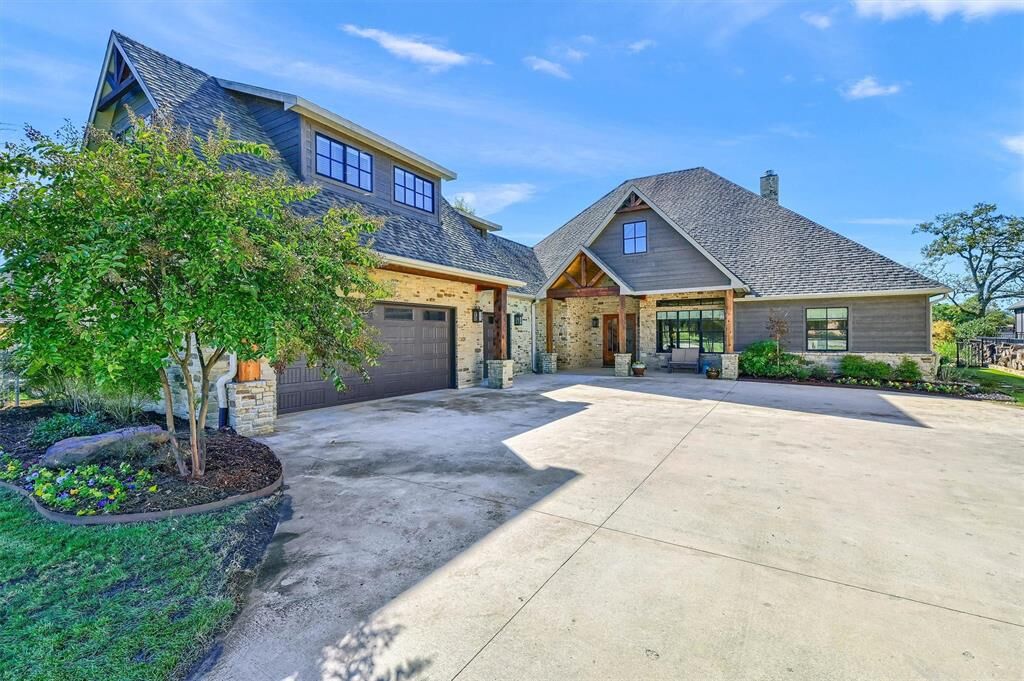 Property Photo: 1328 Kiowa Drive E TX 76240