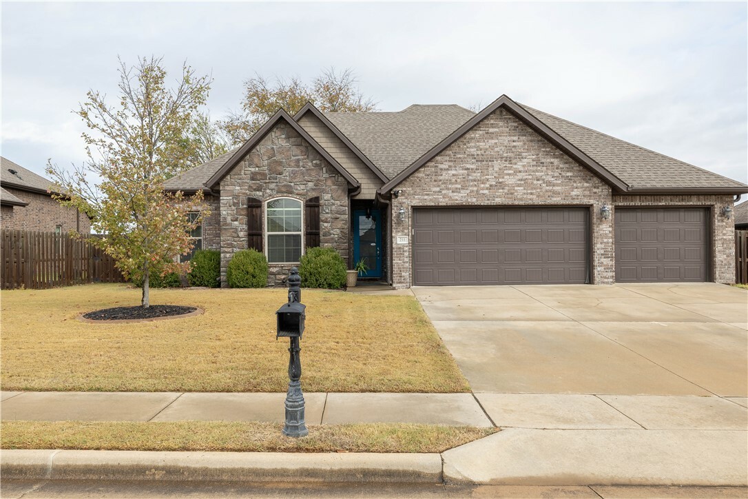 Property Photo:  211 Verona Way  AR 72719 