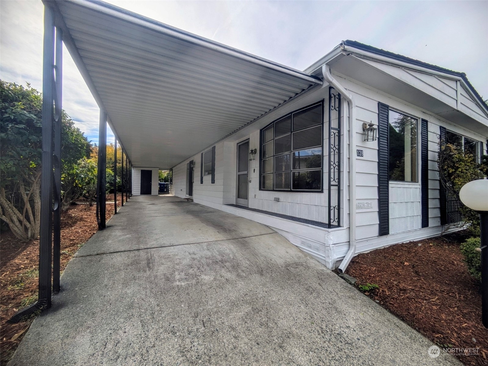 Property Photo:  201 Union Avenue SE 128  WA 98059 