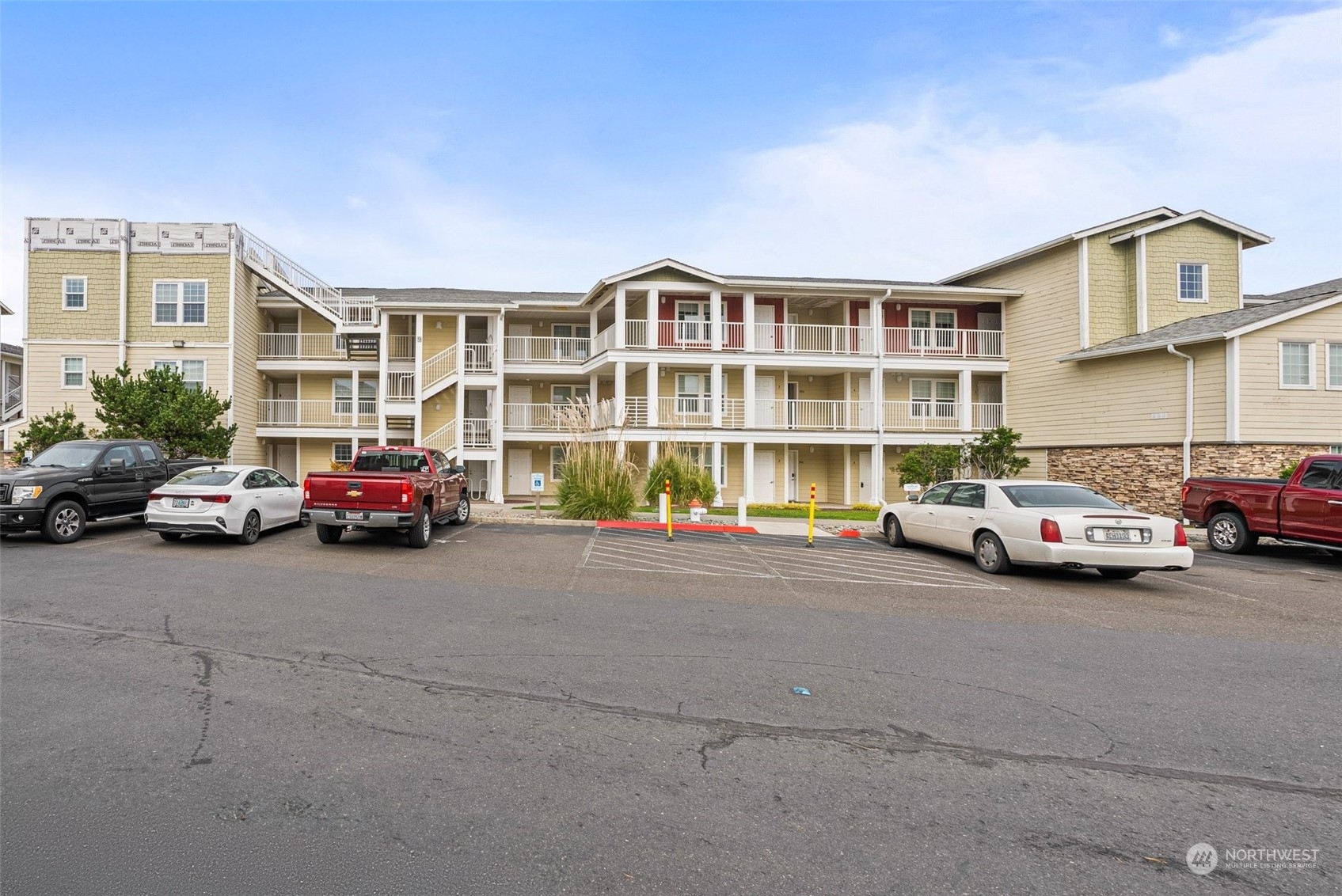 Property Photo:  1600 W Ocean Avenue 915  WA 98595 