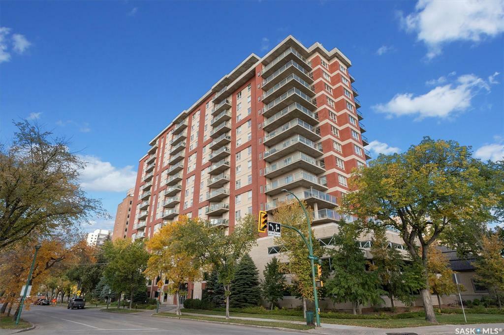 Property Photo:  902 Spadina Crescent E 502  SK S7K 0G8 