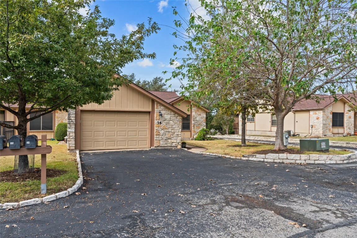 Property Photo:  34 Oaks Place  TX 78645 