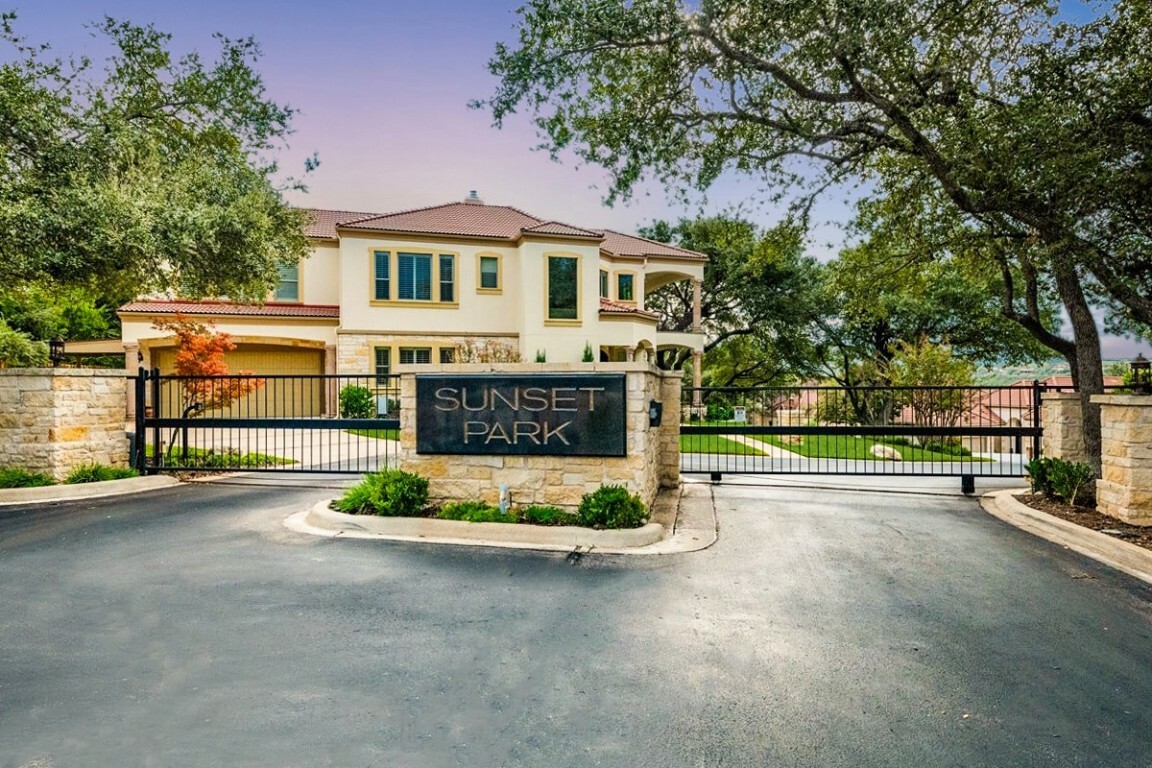 Property Photo:  8 Sunset Park Cove  TX 78734 