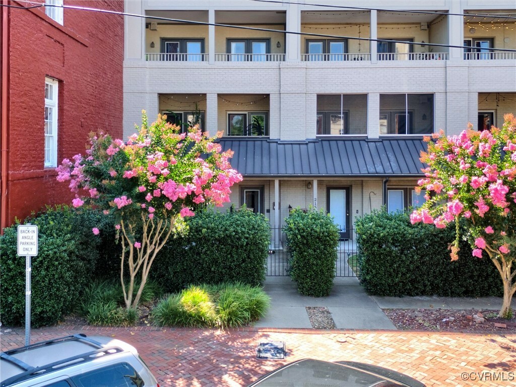 Property Photo:  215 N 19th Street 11  VA 23223 