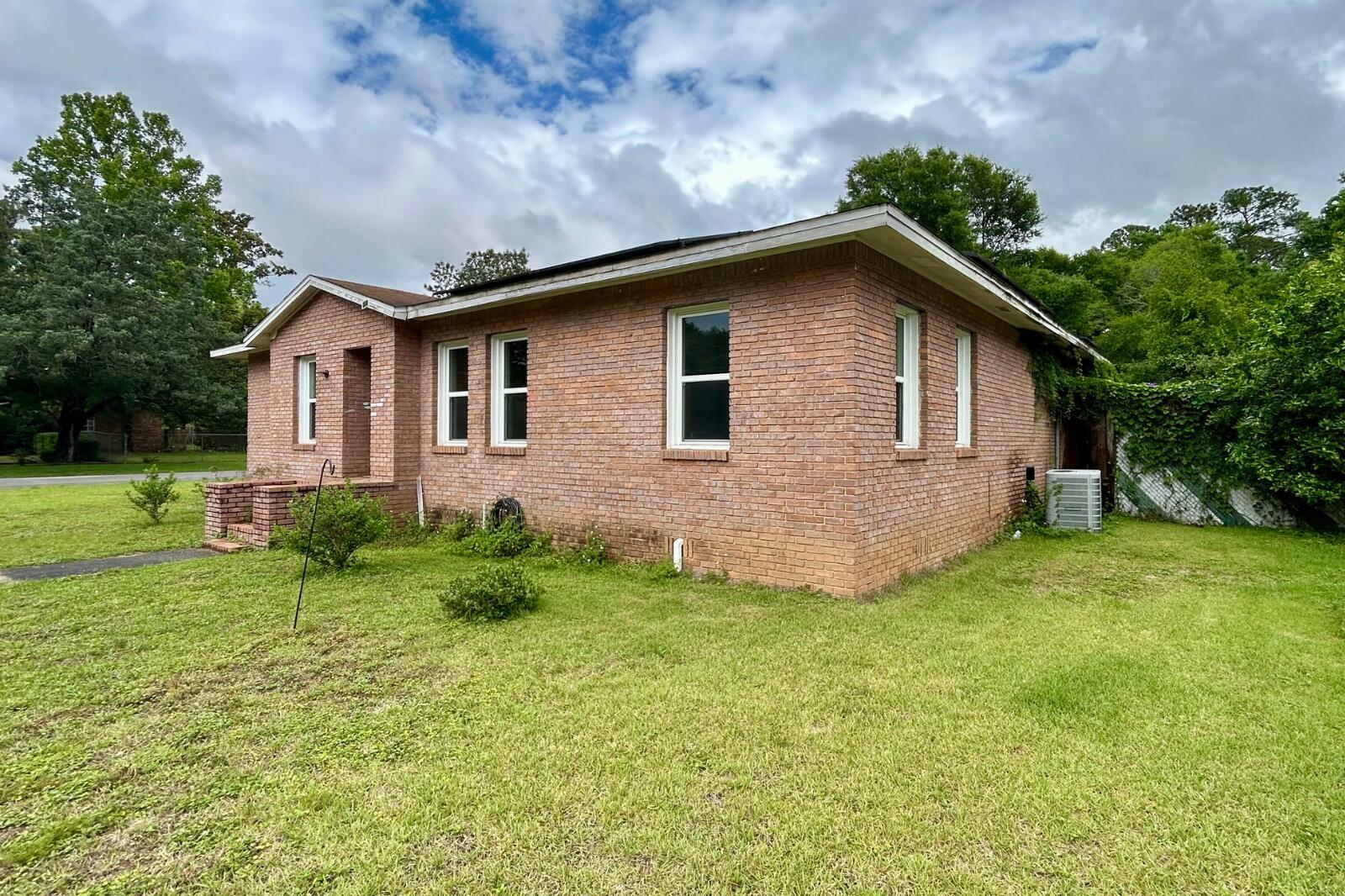 Property Photo: 297 Anderson Street FL 32536