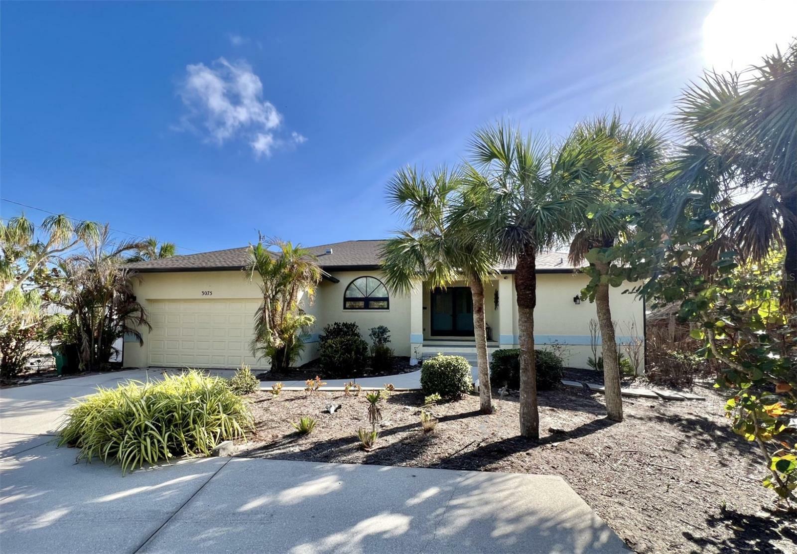 Property Photo:  3075 Bay Oaks Circle  FL 34223 