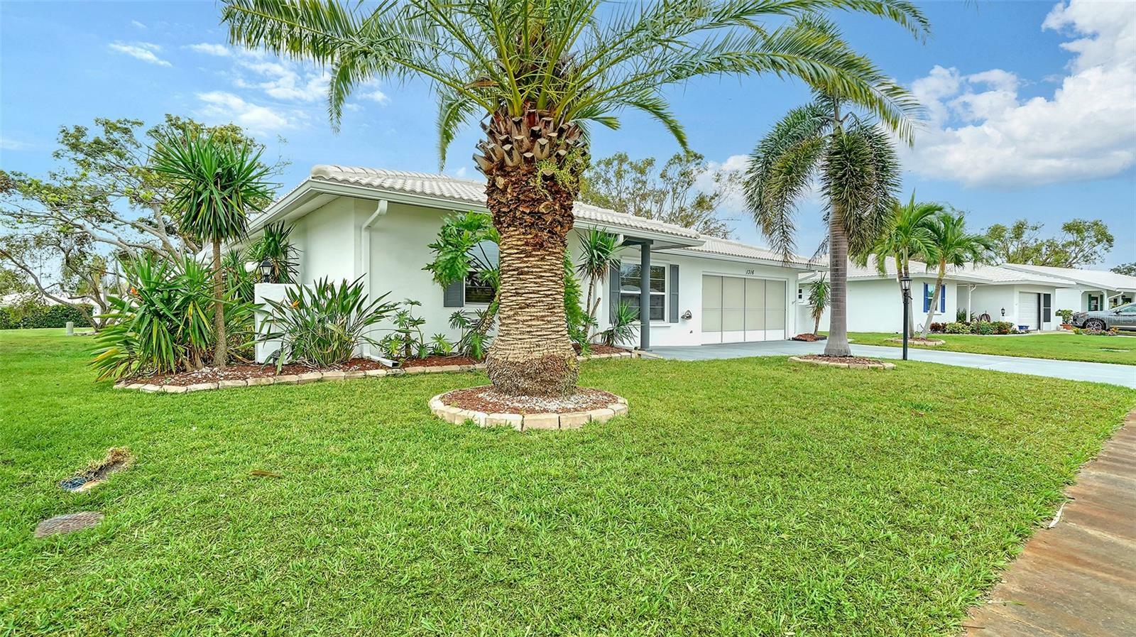 Property Photo:  1316 Bottlebrush Drive  FL 34208 