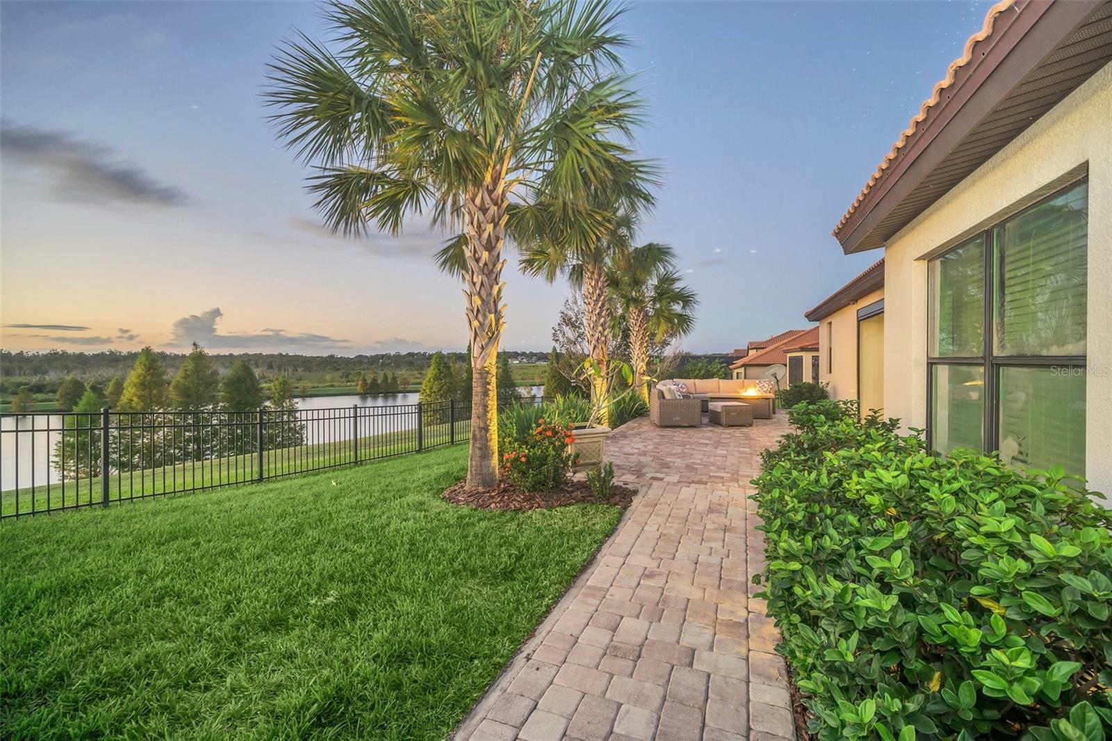 Property Photo:  4026 Sunset Lake Drive  FL 33810 