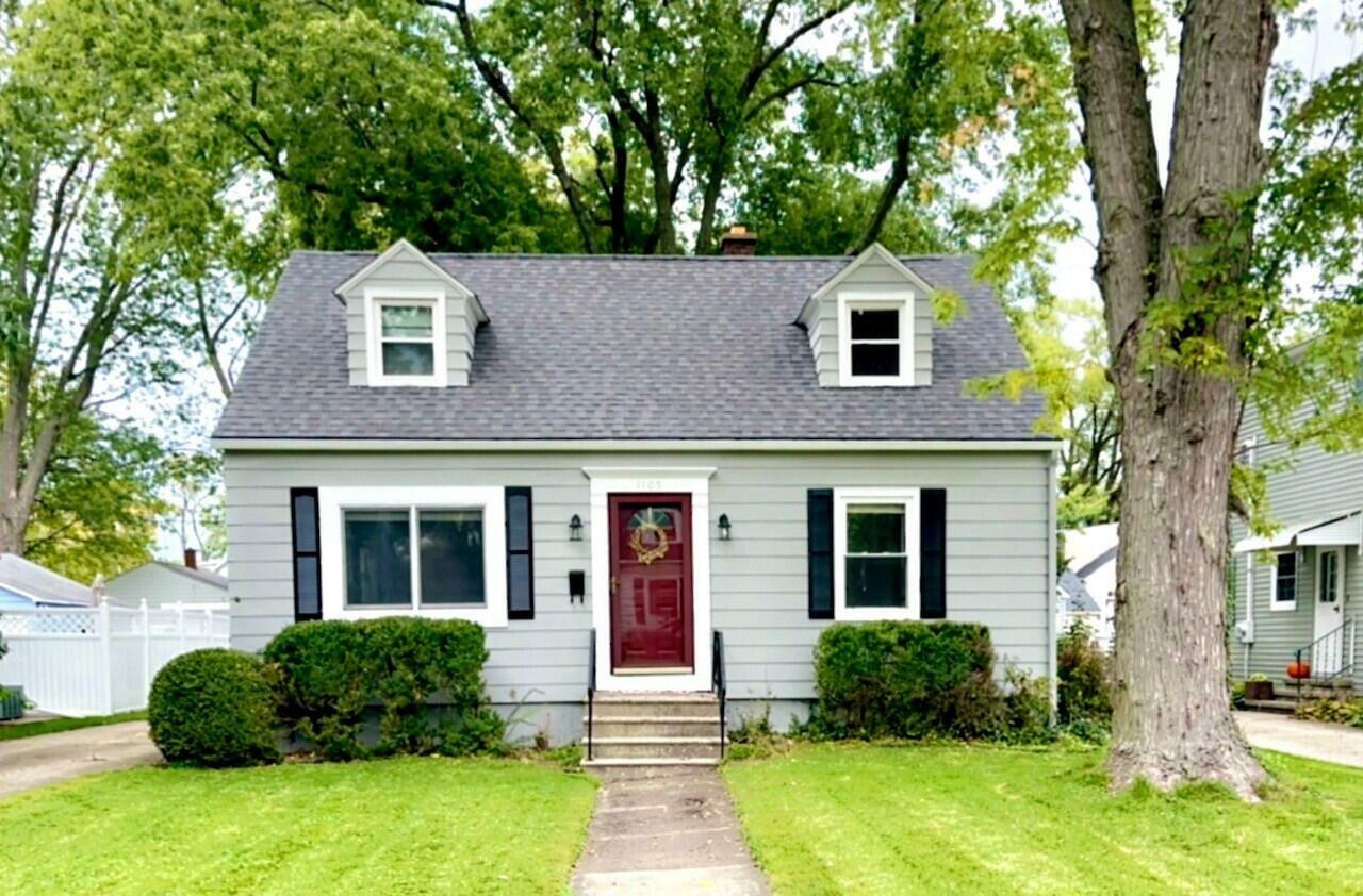 Property Photo:  1105 Kingsley Avenue  MI 49085 