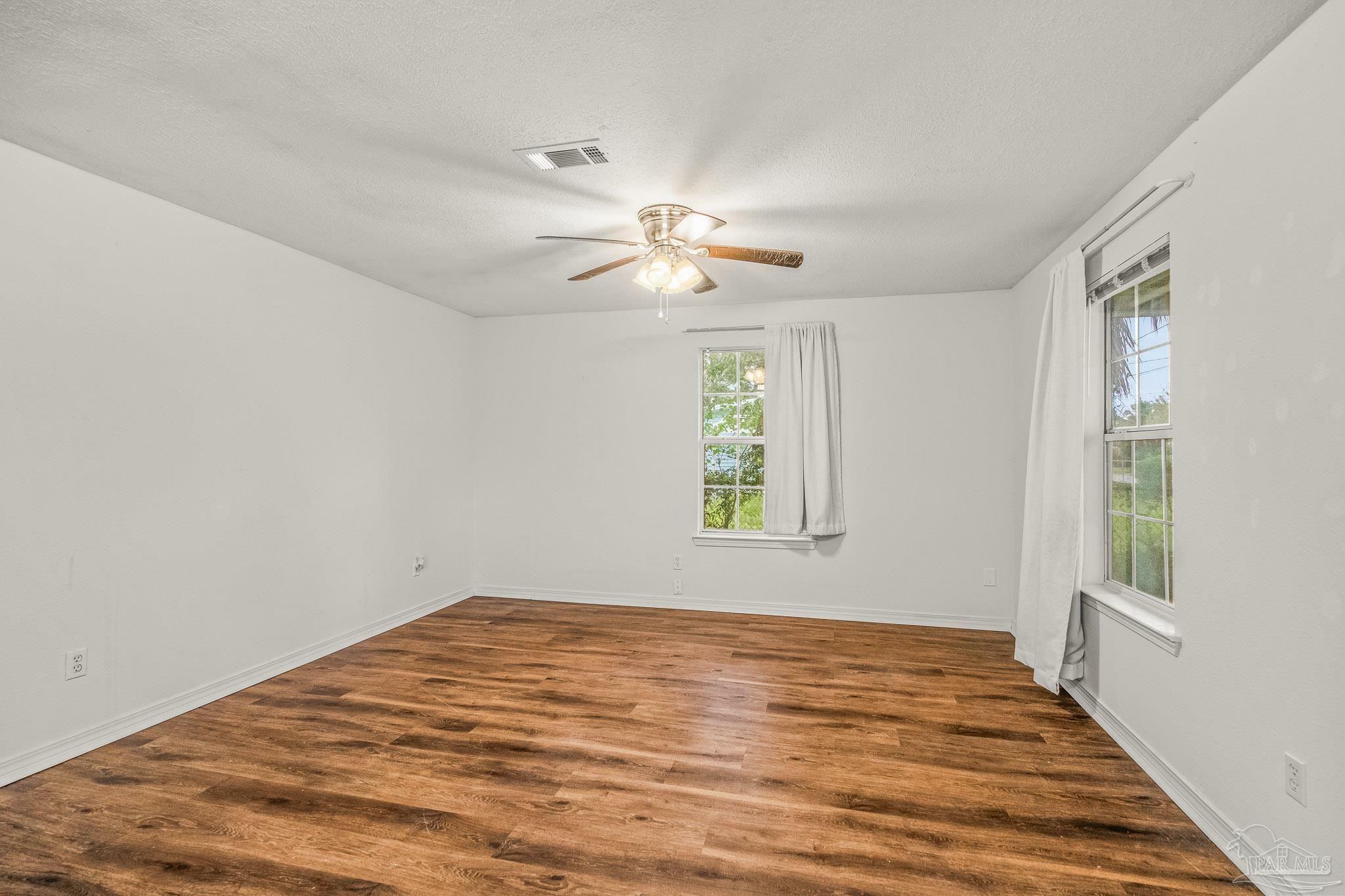 Property Photo:  906 W Intendencia St  FL 32502 