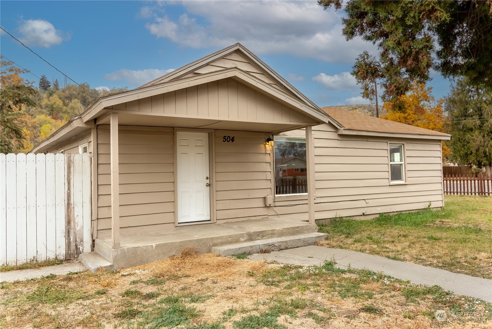 Property Photo:  504 Granite Street S  WA 98841 