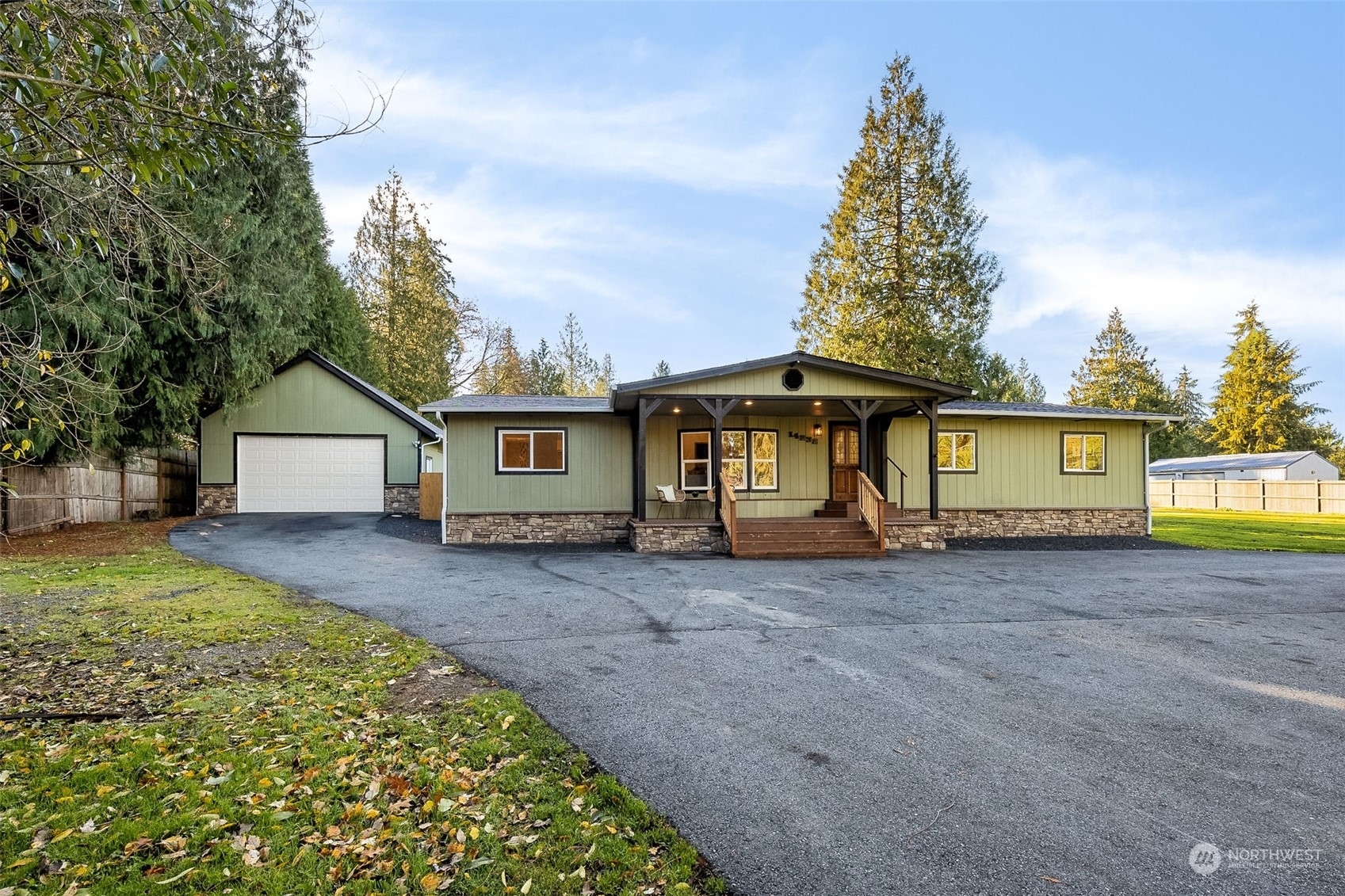 Property Photo:  14232  44th Street SE  WA 98290 