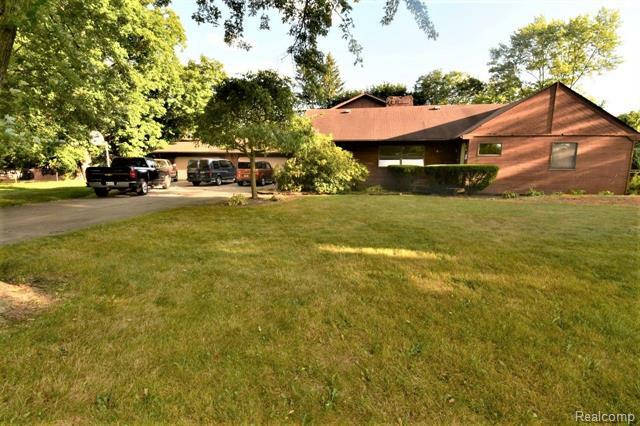 Property Photo:  930 Ottawa Drive  MI 48085 