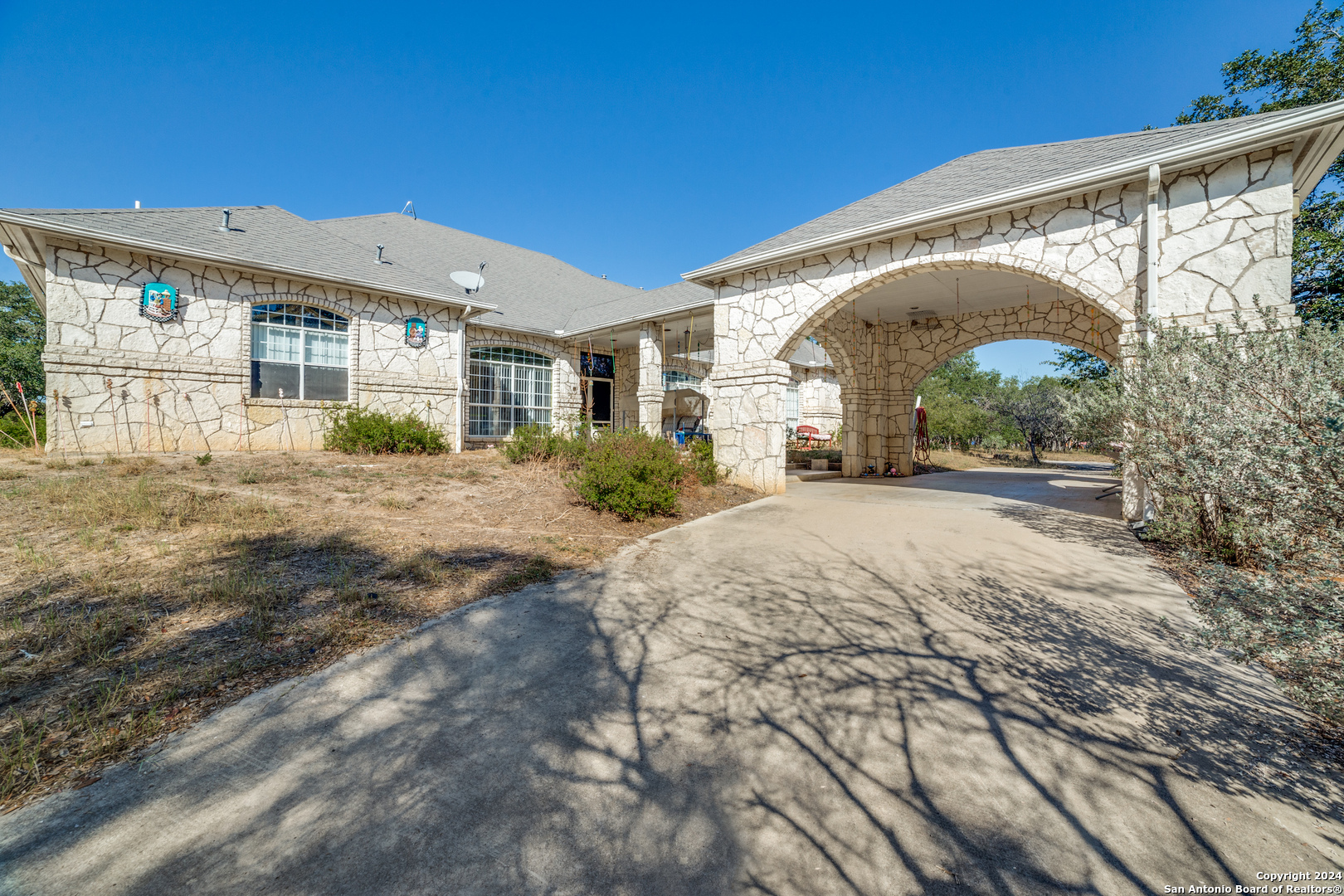 Property Photo: 135 County Road 7727 TX 78059