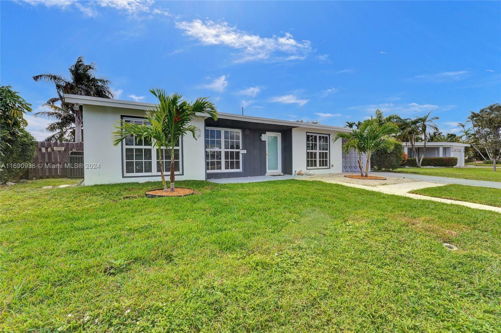 Property Photo:  912 SE 16th Pl  FL 33441 