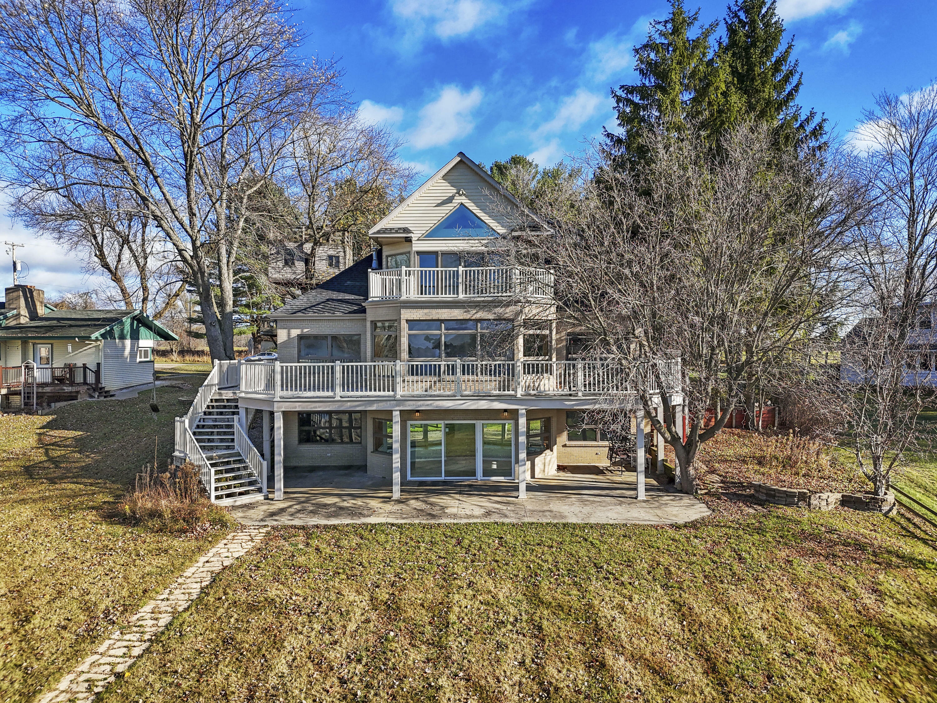 Property Photo:  4348 W Lakeside Drive  MI 48661 