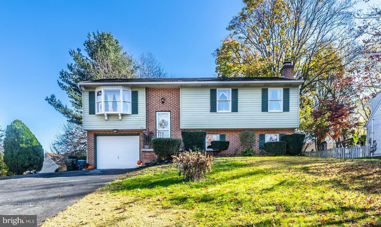 Property Photo:  3821 Hillcrest Drive  PA 17512 