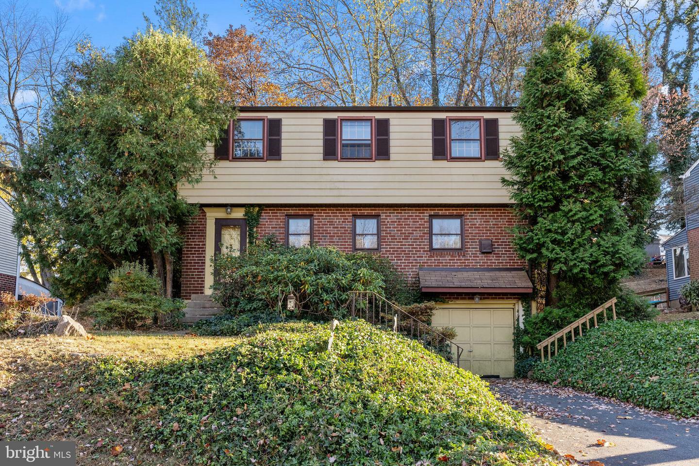 Property Photo:  910 E Cathedral Road  PA 19128 