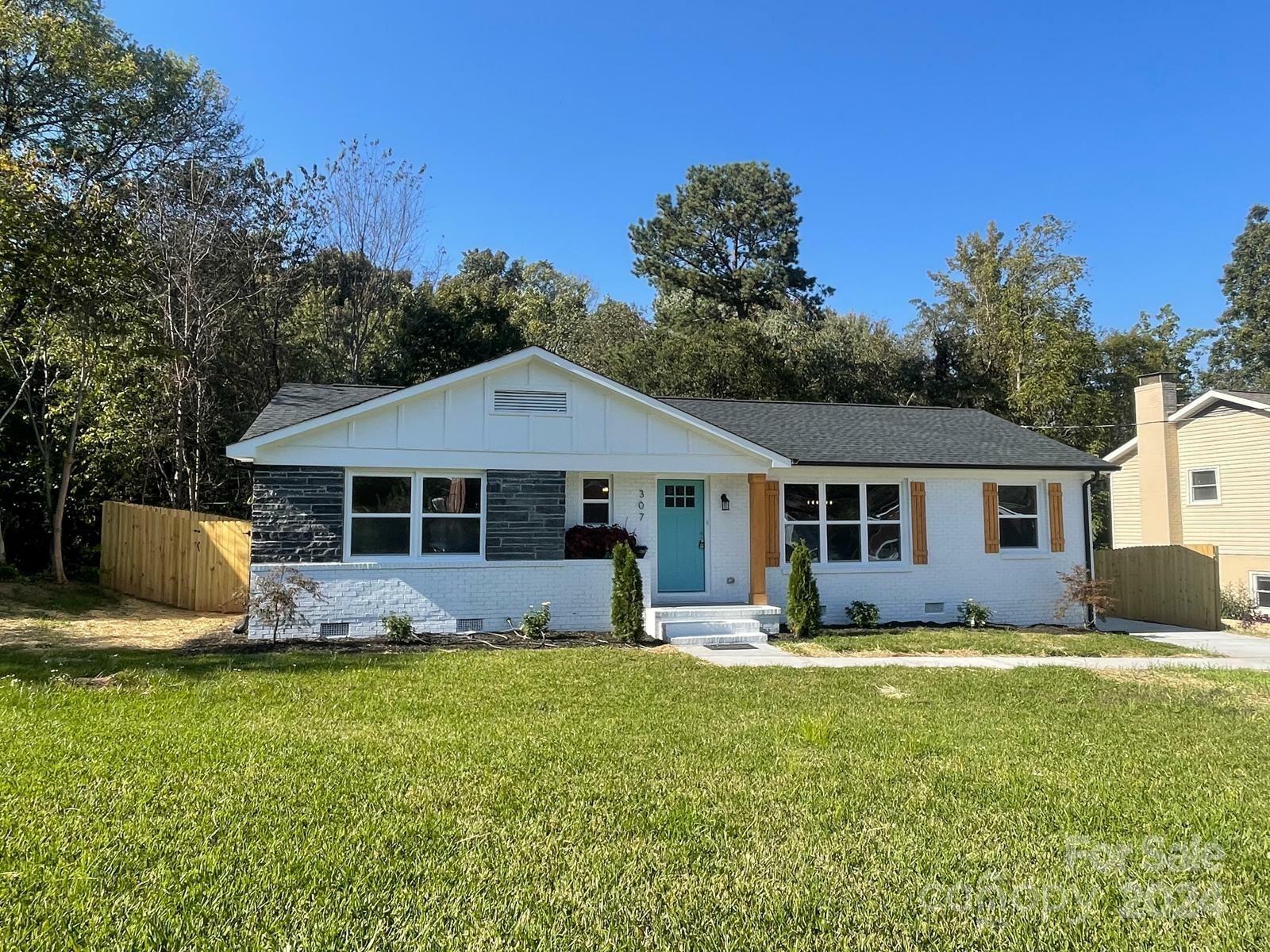 Property Photo:  307 Farmhurst Drive  NC 28217 