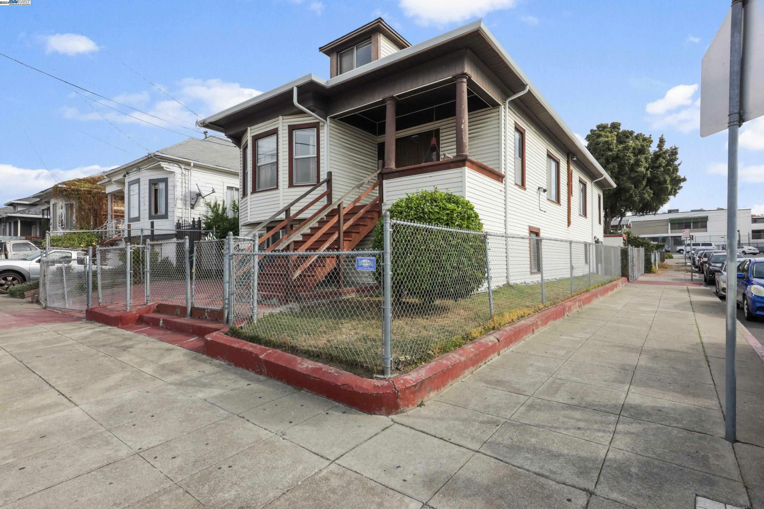 Property Photo:  2000 45th Ave  CA 94601 