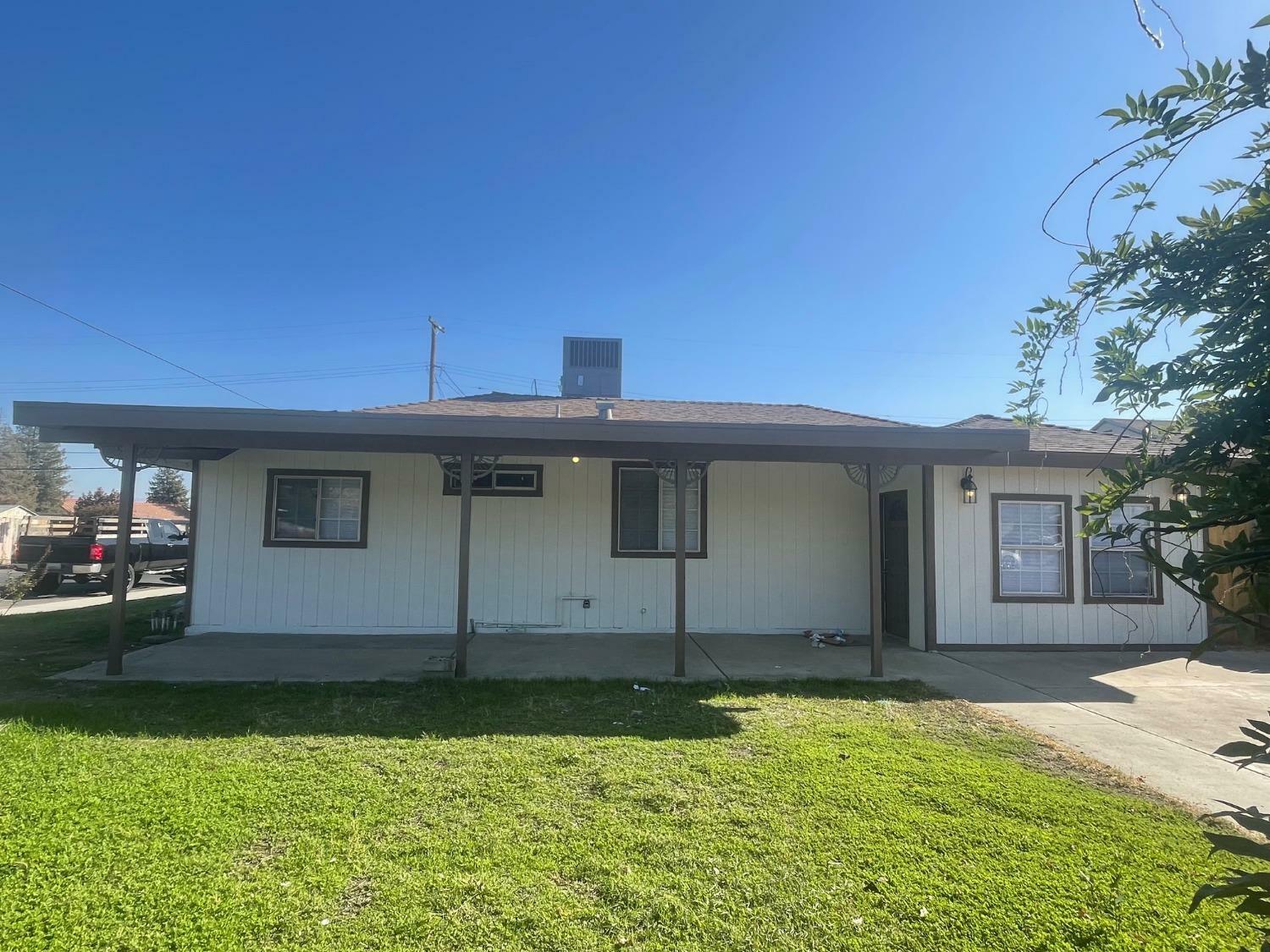 Property Photo:  1076 N Hemlock Avenue  CA 93654 