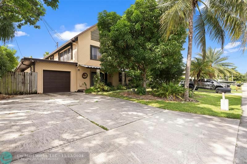 Property Photo:  2019 SW 28th Ave  FL 33312 