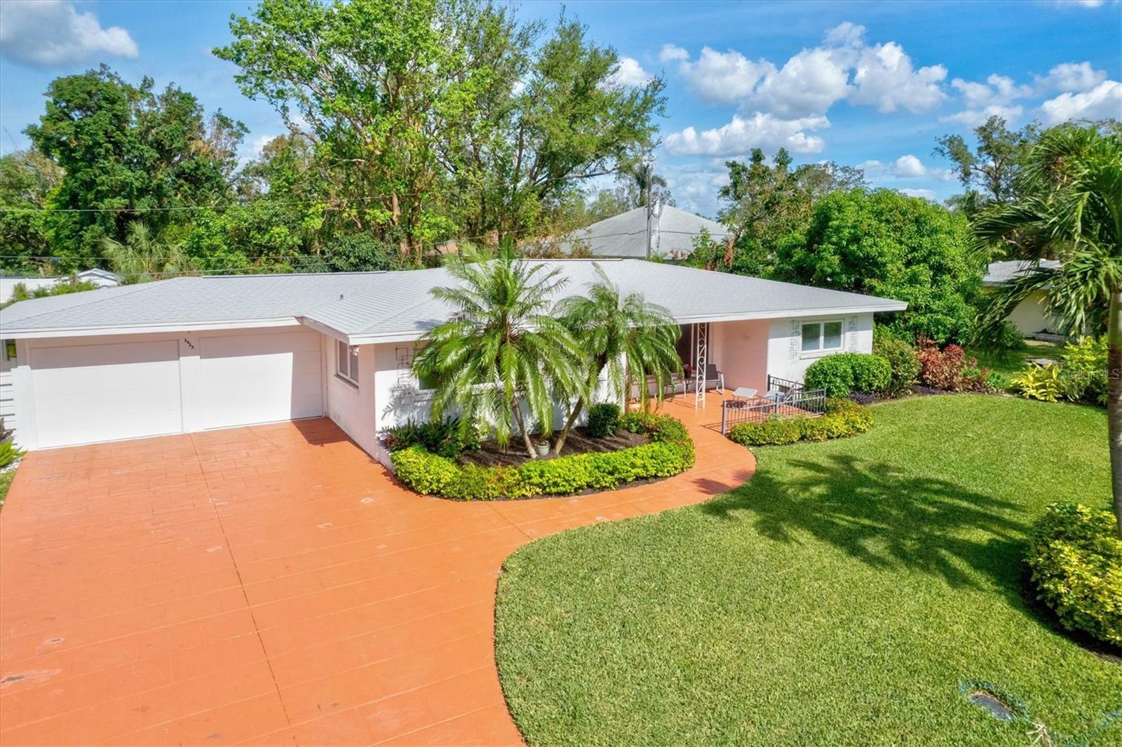 Property Photo:  2425 Calamonga Lane  FL 34239 