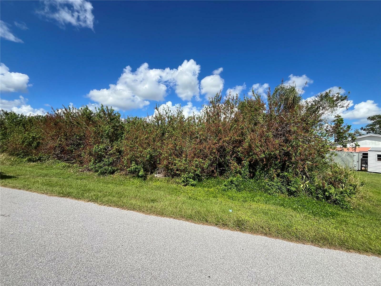 Property Photo: 520 Fenton Avenue NW FL 33952