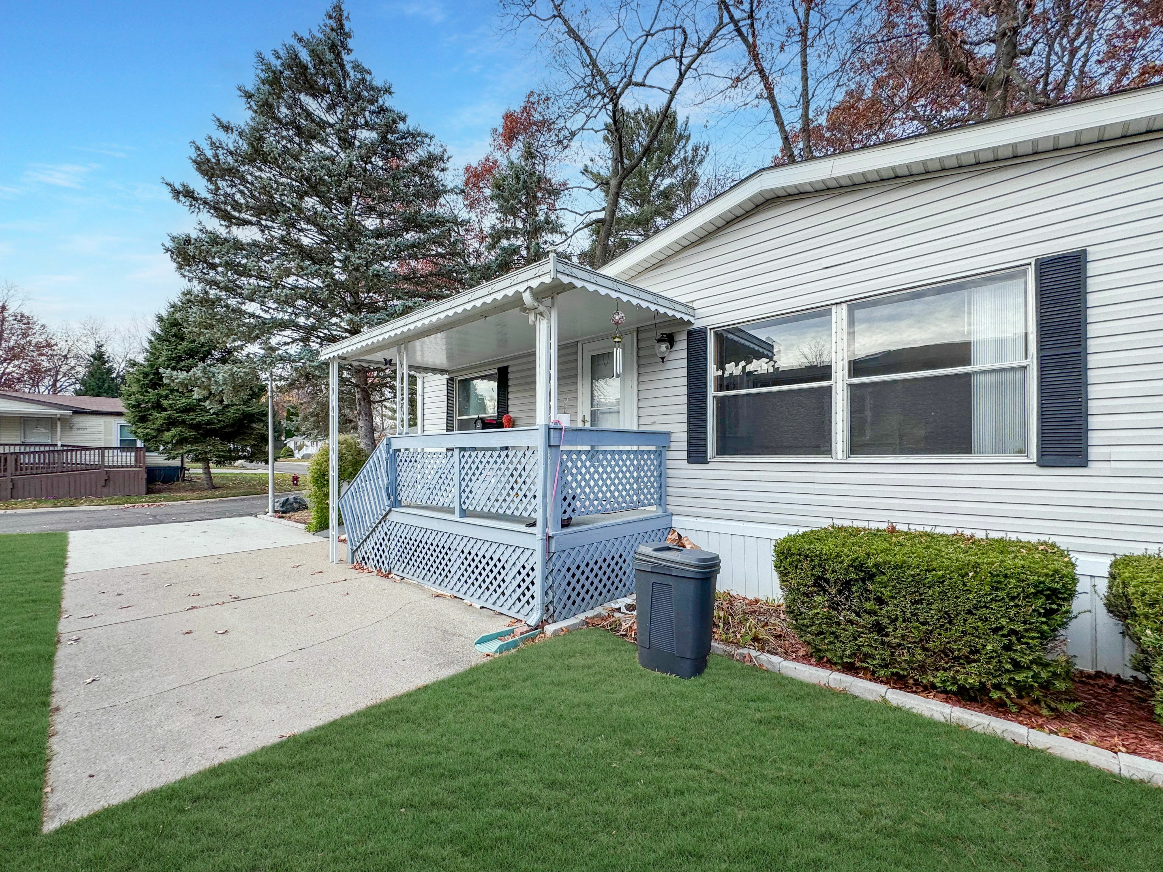 Property Photo:  14315 Cedar Cove Drive  MI 48430 1356 