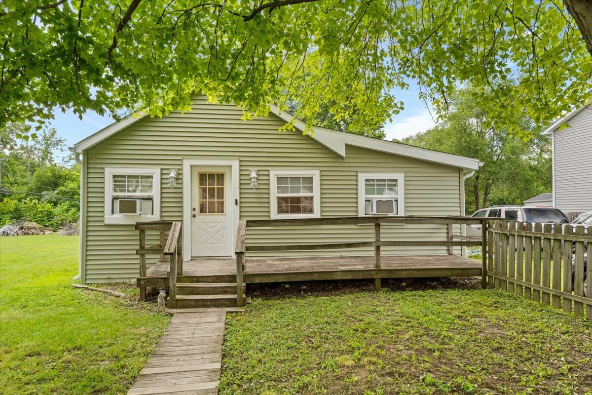 Property Photo:  242 Parker Court  IL 60505 