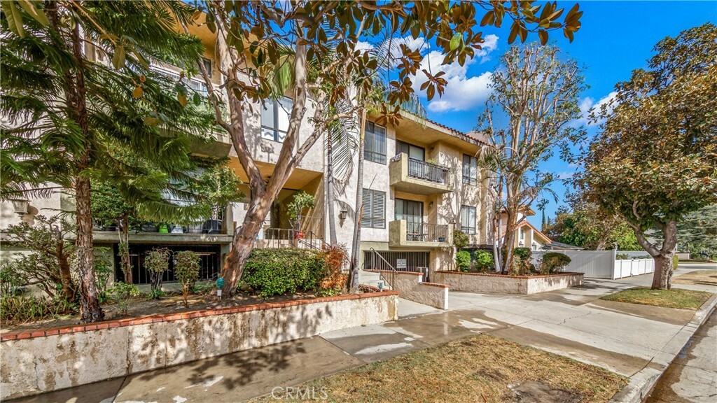 Property Photo:  14247 Riverside Drive 203  CA 91423 