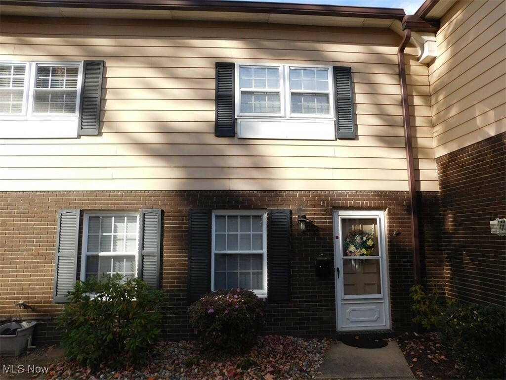 Property Photo: 8254 Deepwood Boulevard 7 OH 44060