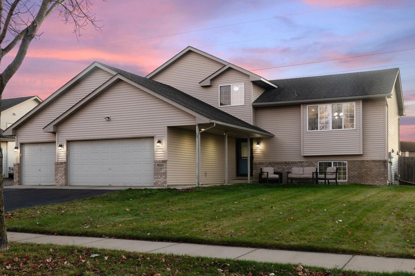 Property Photo: 3620 Brentwood Drive MN 55362