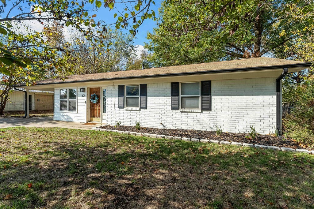 Property Photo: 1308 SE E Street AR 72712