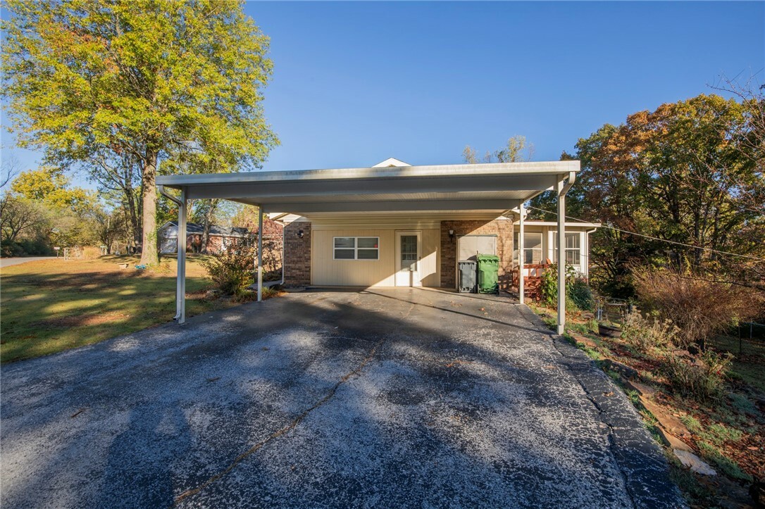 Property Photo:  817 S Summit Drive  AR 72756 