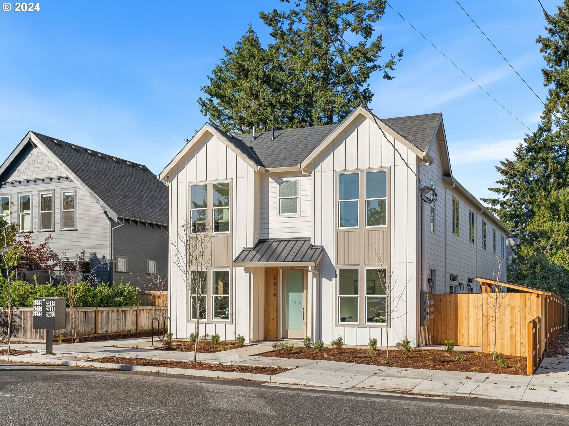 Property Photo:  2519 NE Killingsworth St 1  OR 97211 