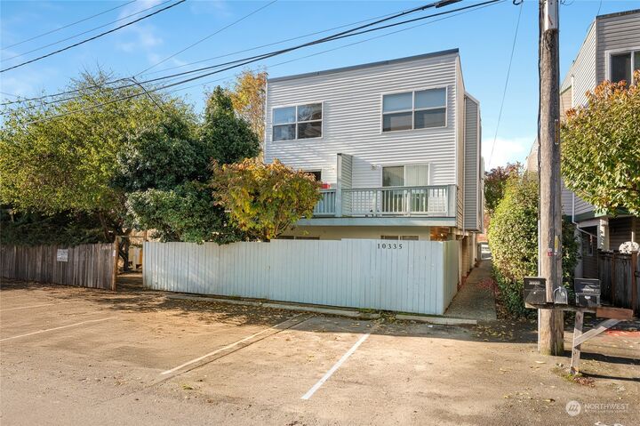 Property Photo:  10335  Midvale Avenue N  WA 98133 