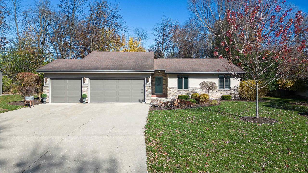 Property Photo:  2921 Candlewood Drive  WI 53546 